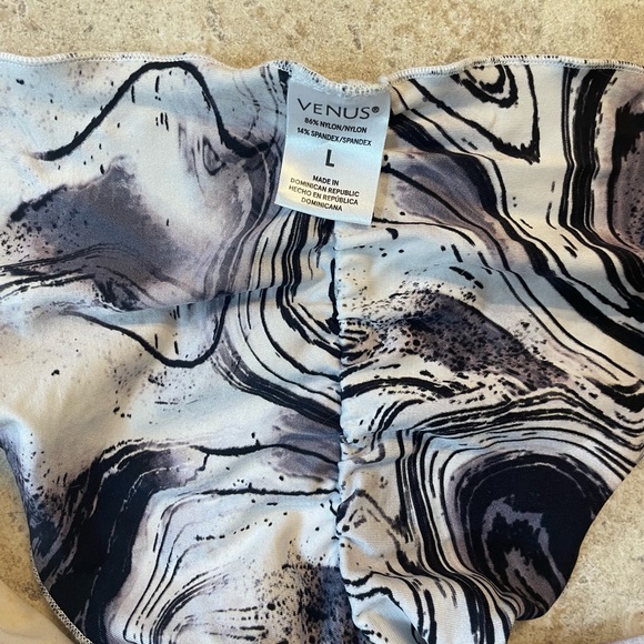 VENUS Black and White Bikini Set -never worn. Size L but seems more like M. - Picture 3 of 4
